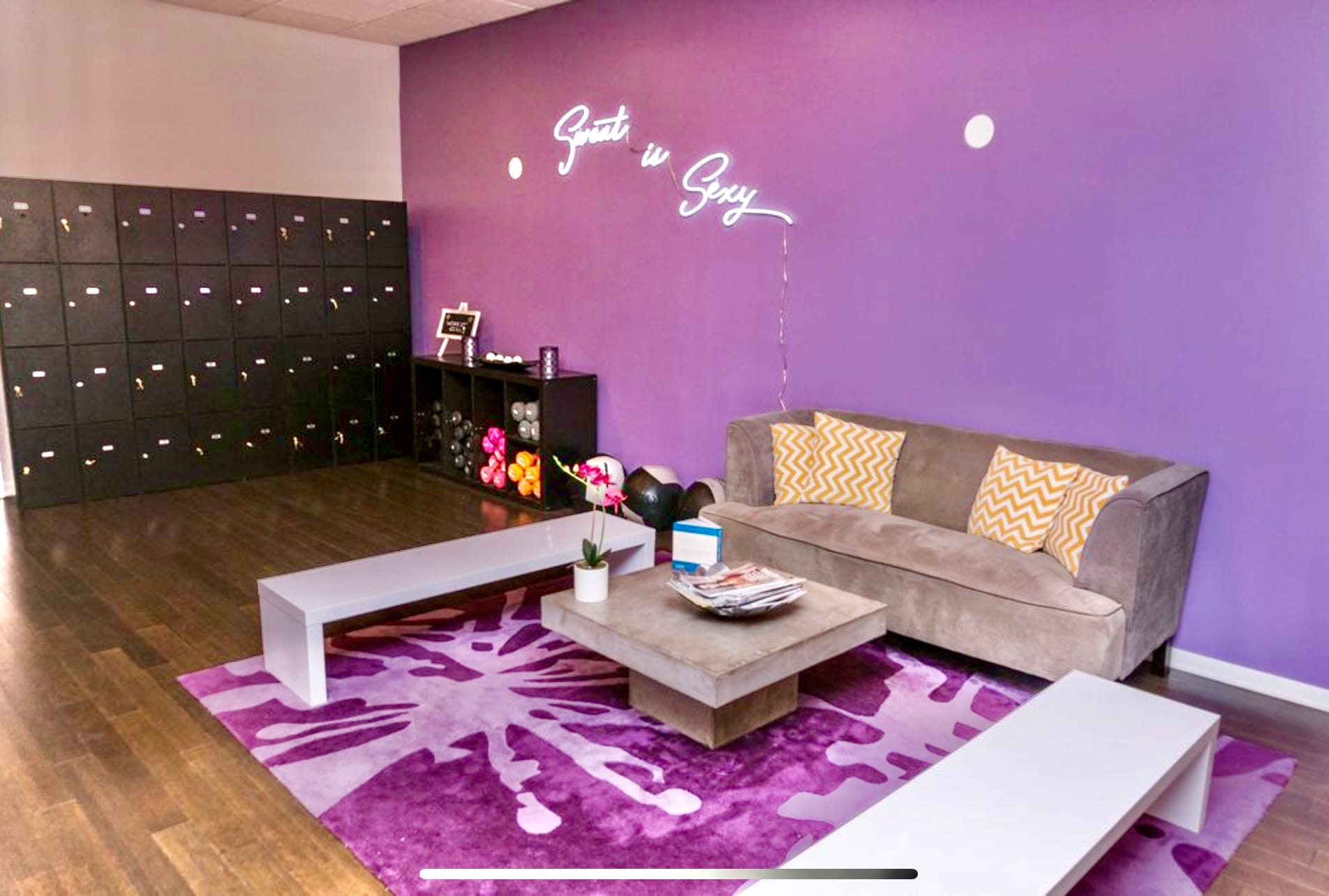 Studio- Fit-Chicago-Lounge-Area-For-Women