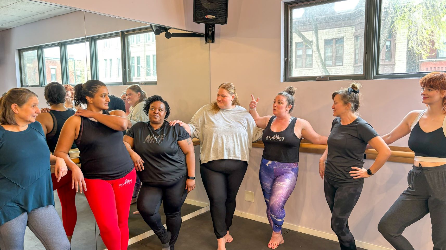 Women-Gathering-In-the-gym-at-studio-fit-chicago-about-to-work-out